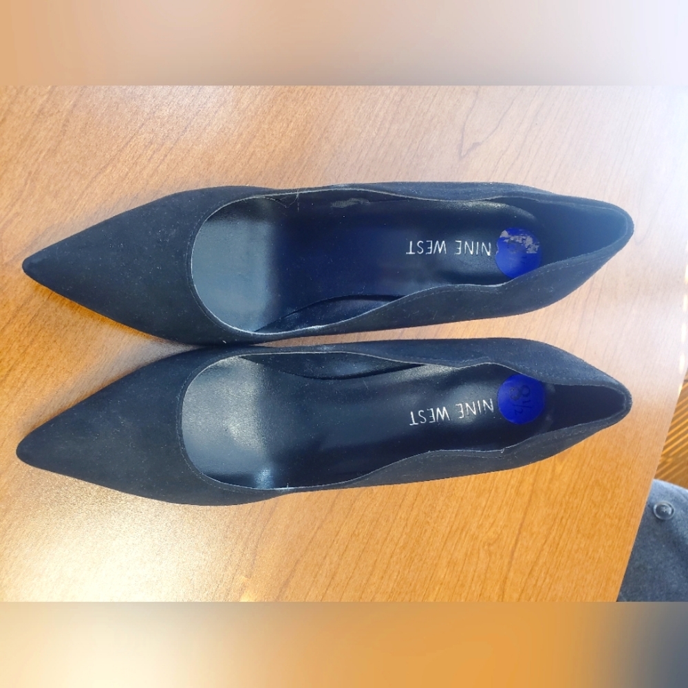 Nine West black pumps
